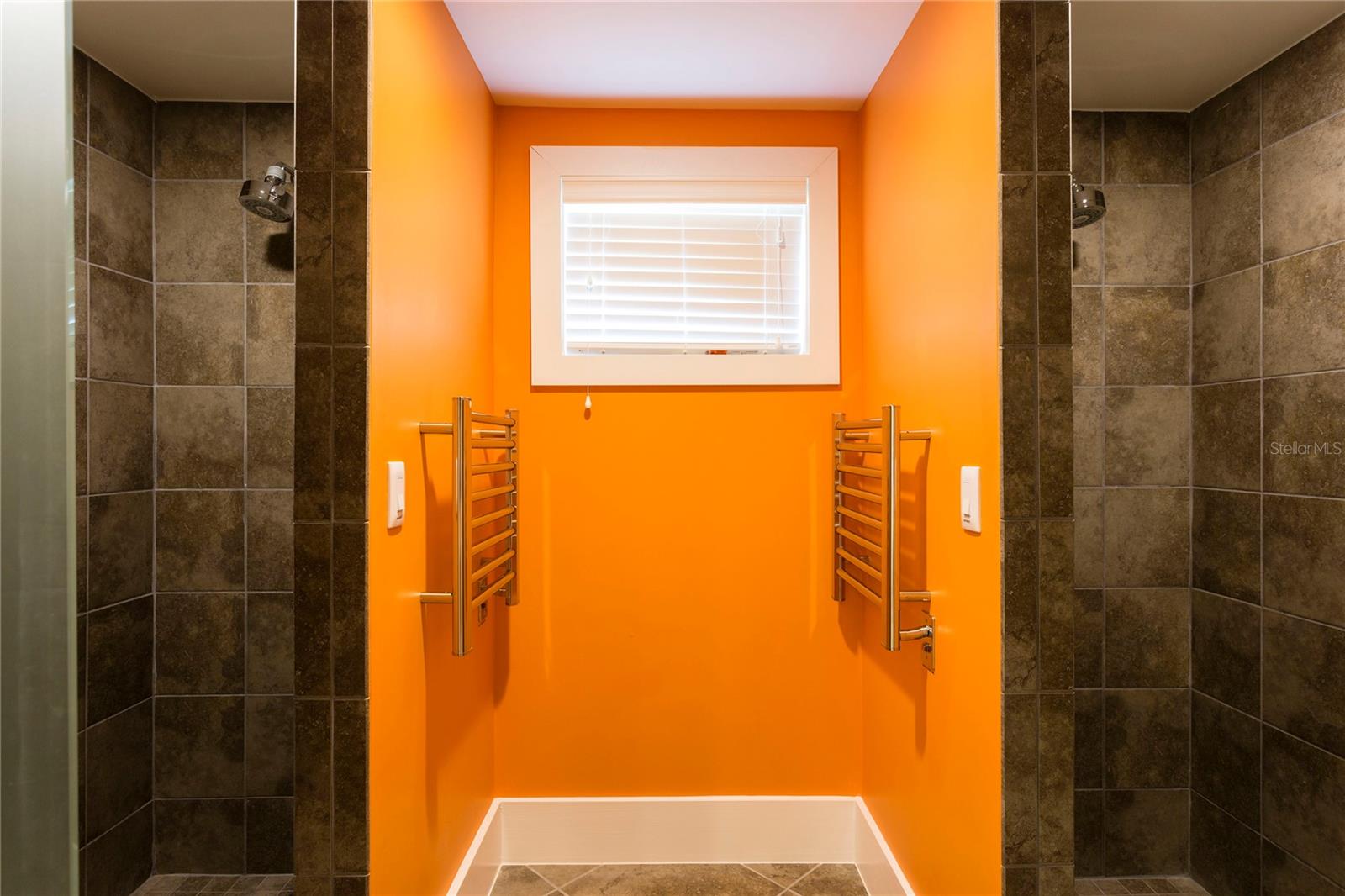 Listing photo id 17 for 905 Golden Bear Drive