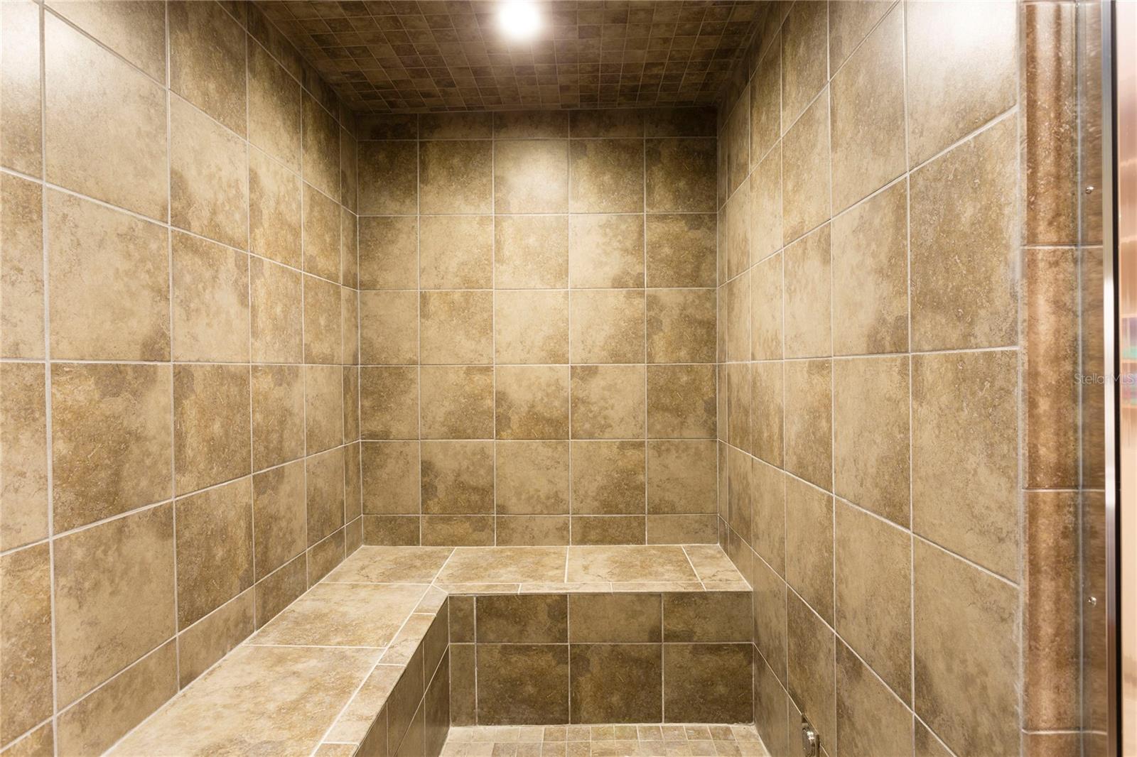 Listing photo id 19 for 905 Golden Bear Drive