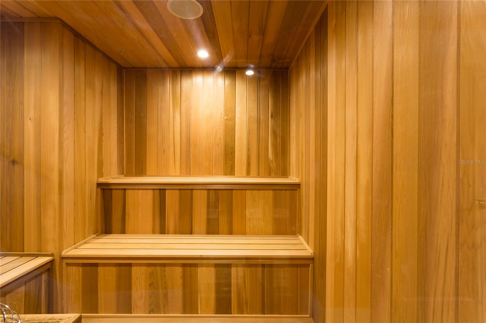 Listing photo id 20 for 905 Golden Bear Drive