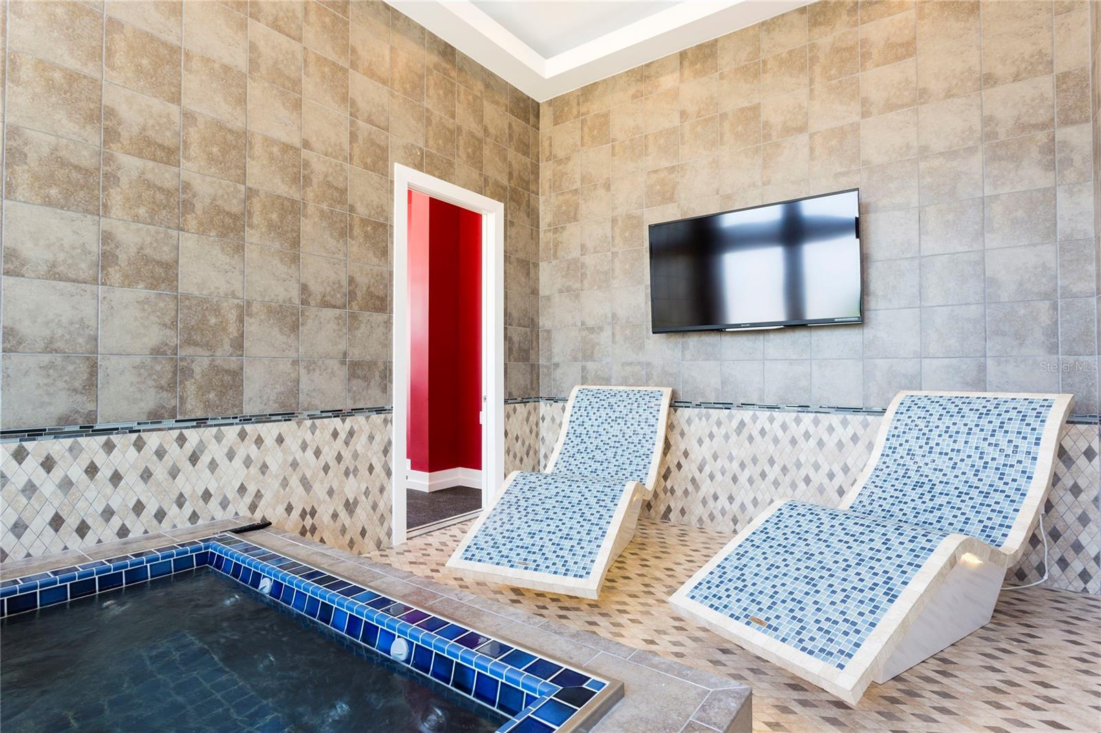 Listing photo id 23 for 905 Golden Bear Drive