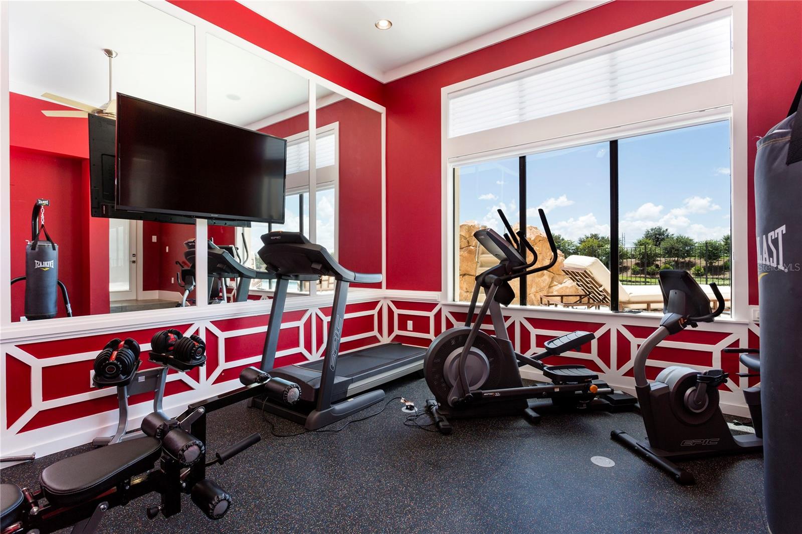 Listing photo id 24 for 905 Golden Bear Drive