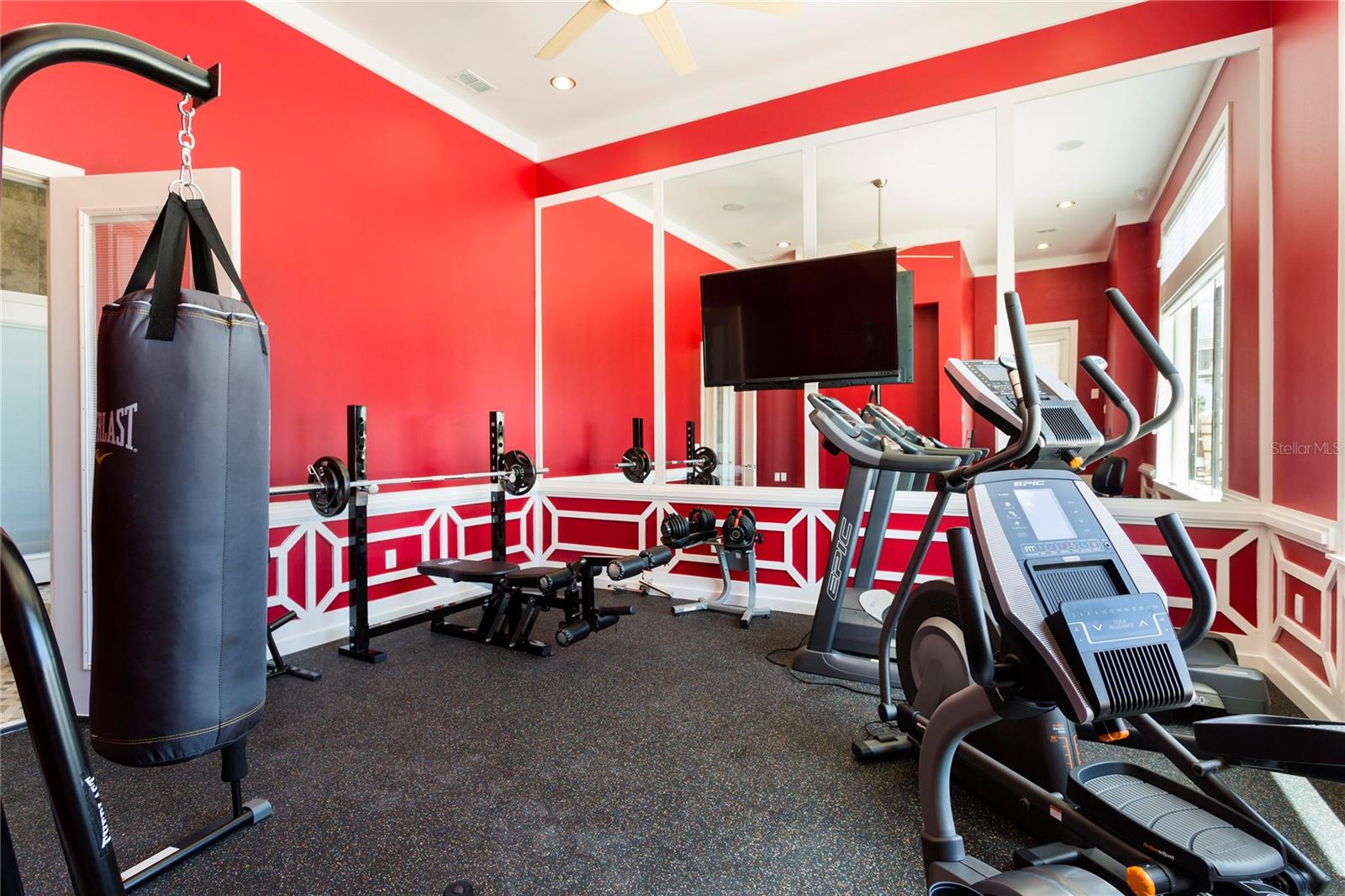 Listing photo id 25 for 905 Golden Bear Drive