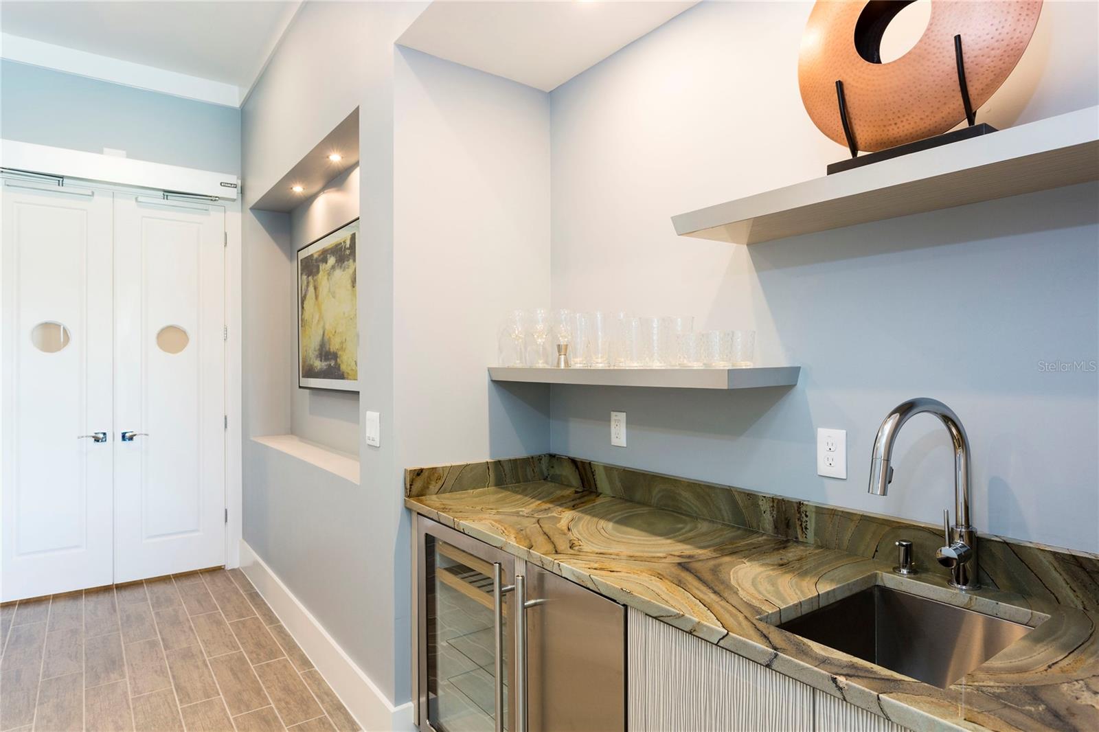 Listing photo id 26 for 905 Golden Bear Drive