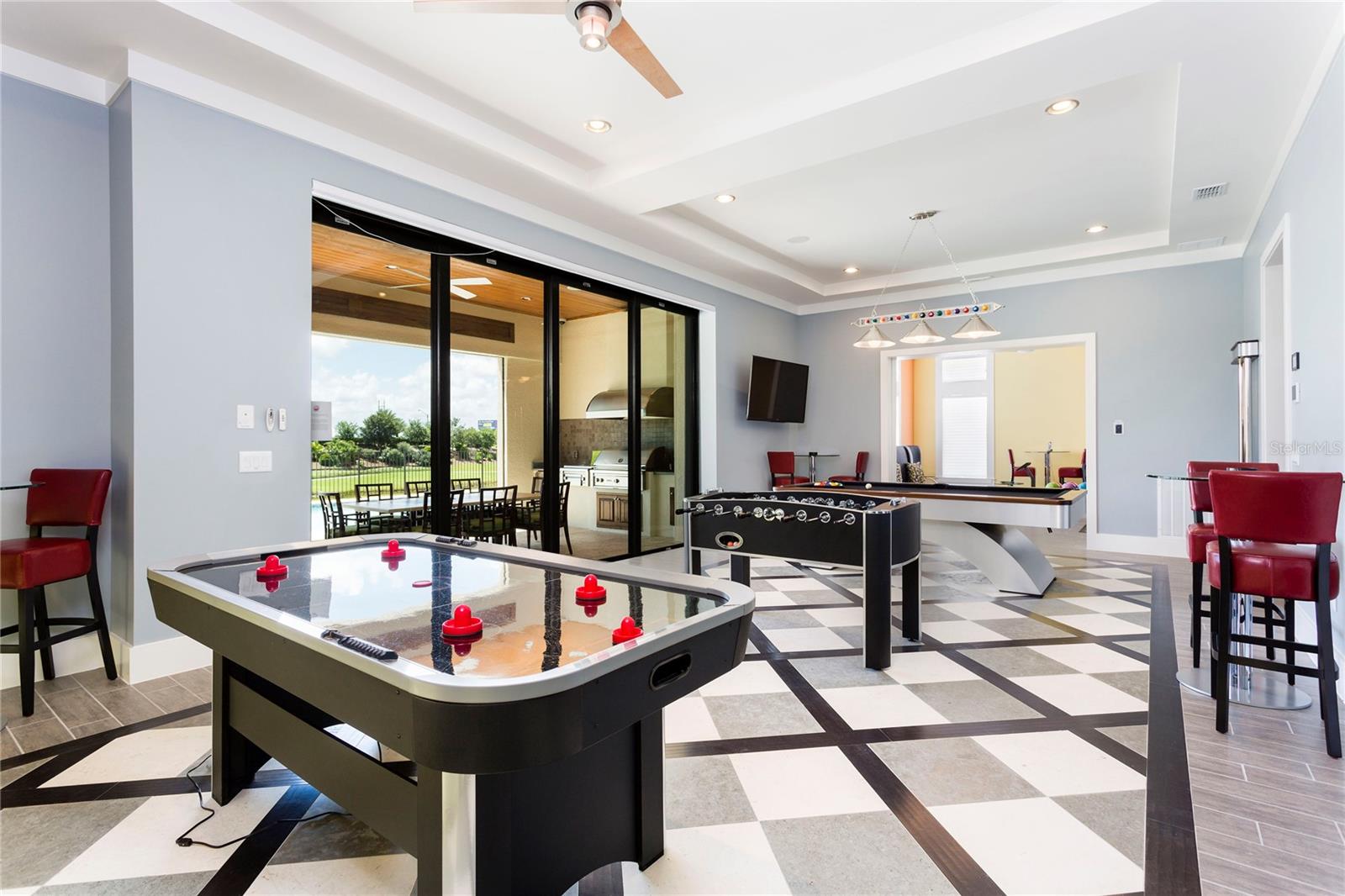 Listing photo id 27 for 905 Golden Bear Drive