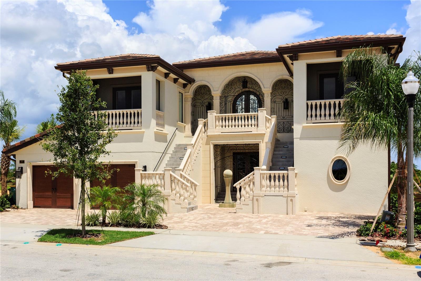 Listing photo id 1 for 905 Golden Bear Drive