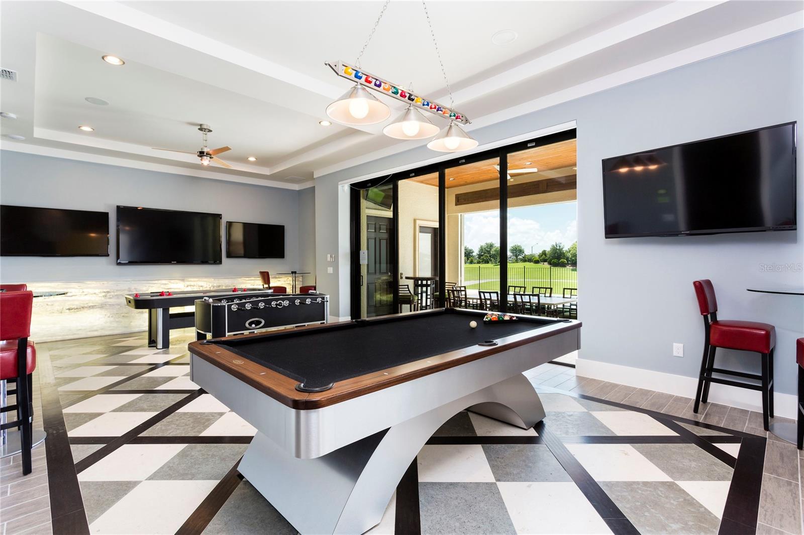 Listing photo id 28 for 905 Golden Bear Drive