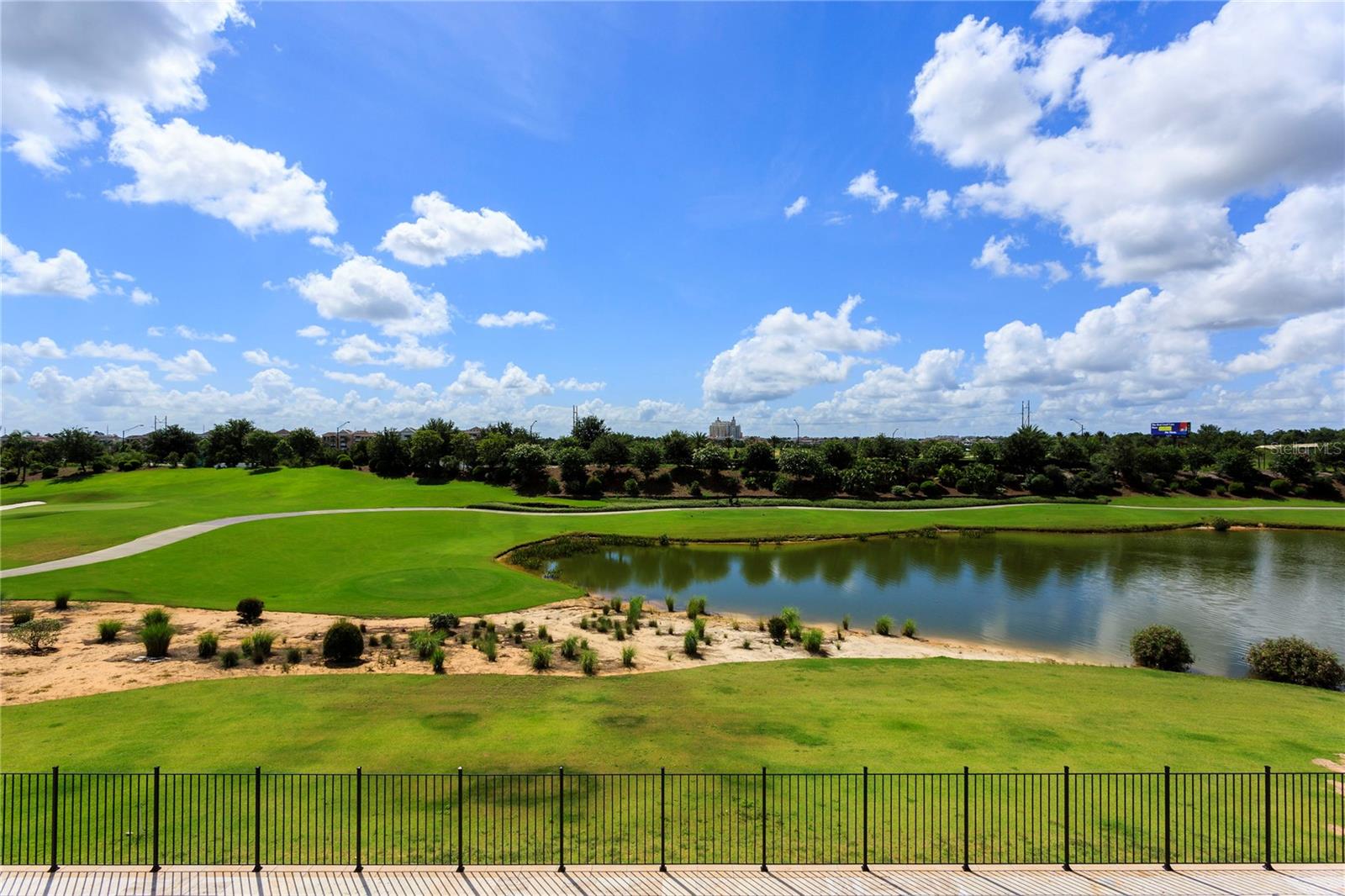 Listing photo id 35 for 905 Golden Bear Drive