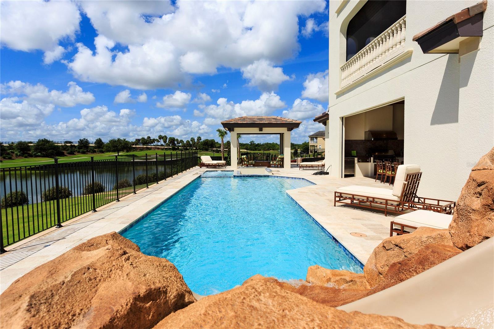 Listing photo id 37 for 905 Golden Bear Drive