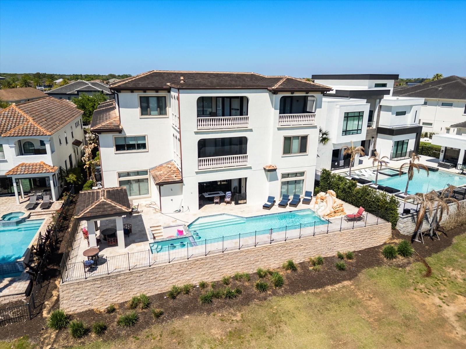 Listing photo id 2 for 905 Golden Bear Drive