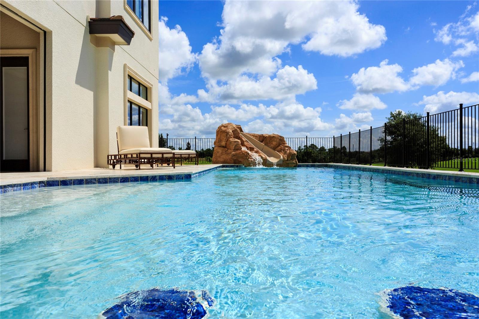 Listing photo id 38 for 905 Golden Bear Drive