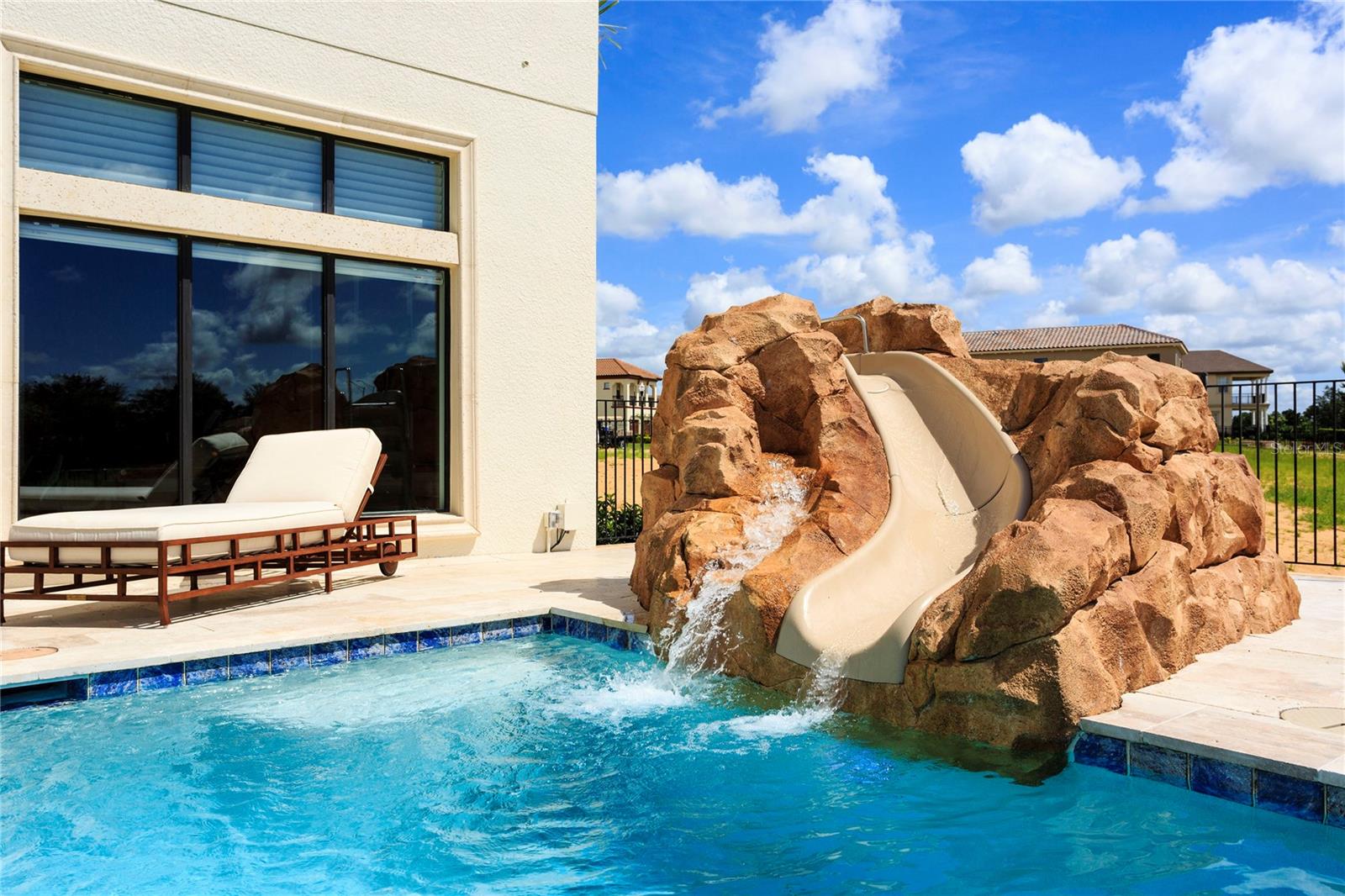 Listing photo id 39 for 905 Golden Bear Drive