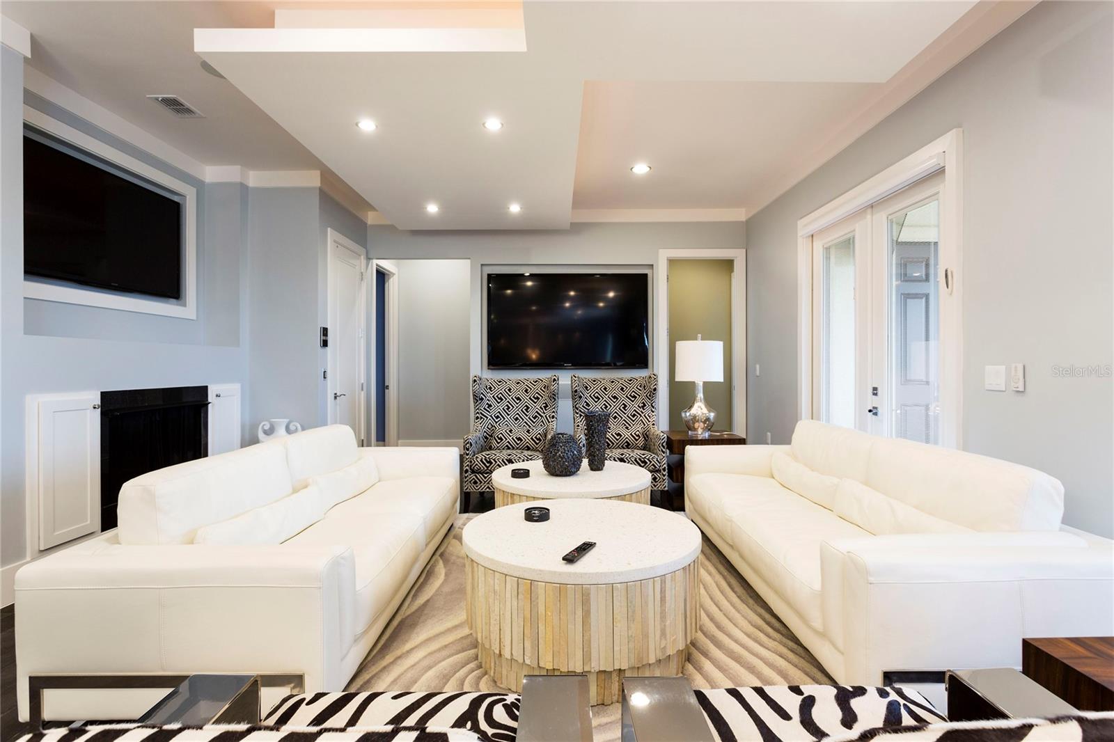 Listing photo id 42 for 905 Golden Bear Drive