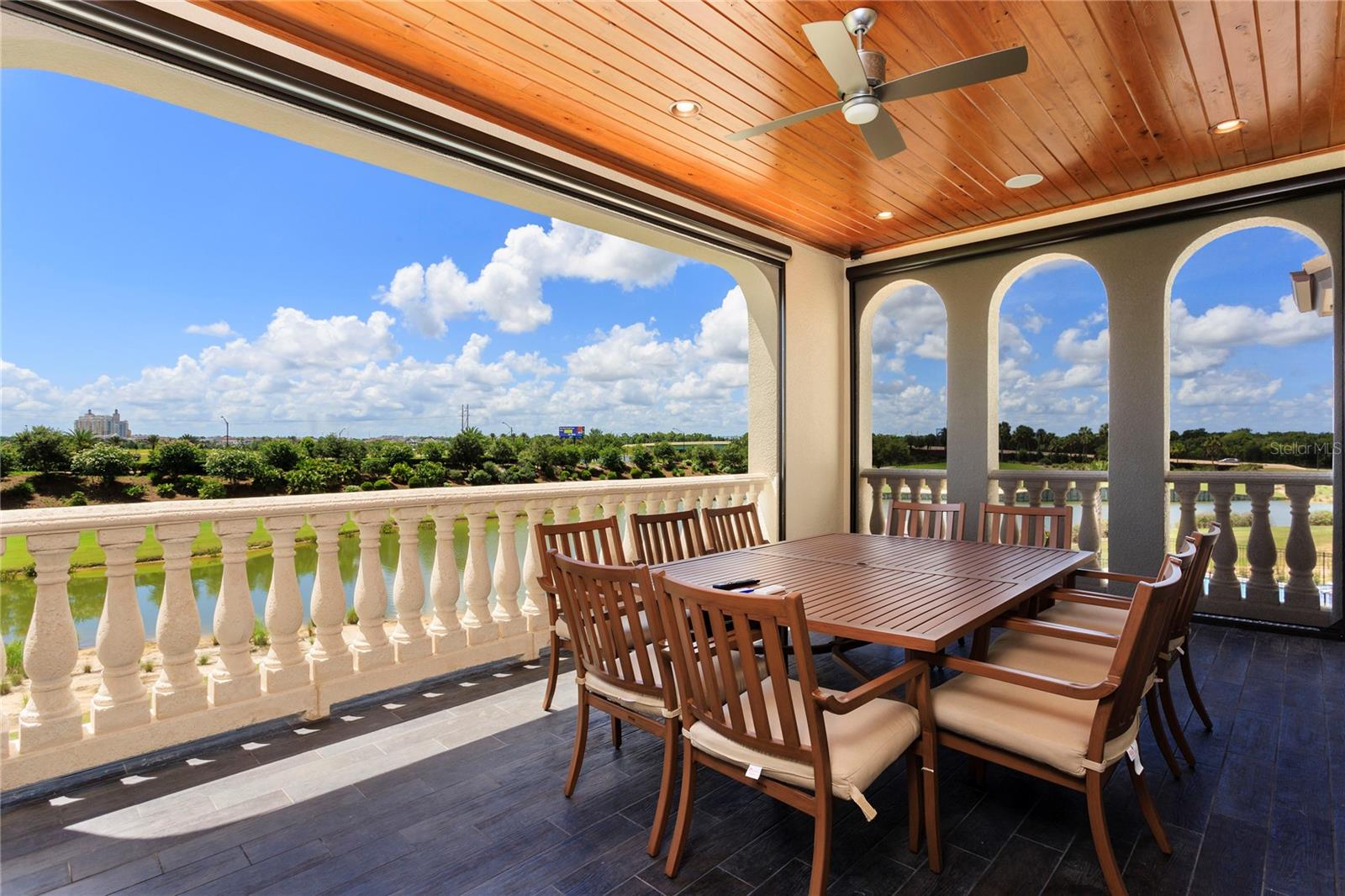 Listing photo id 45 for 905 Golden Bear Drive