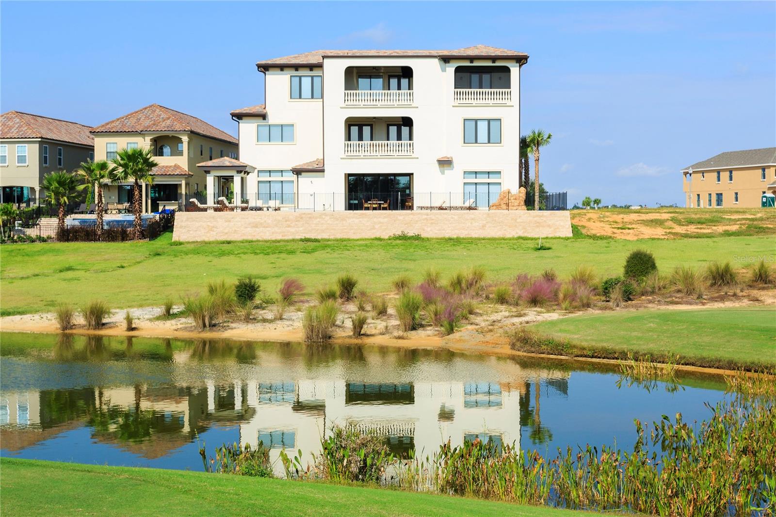 Listing photo id 4 for 905 Golden Bear Drive