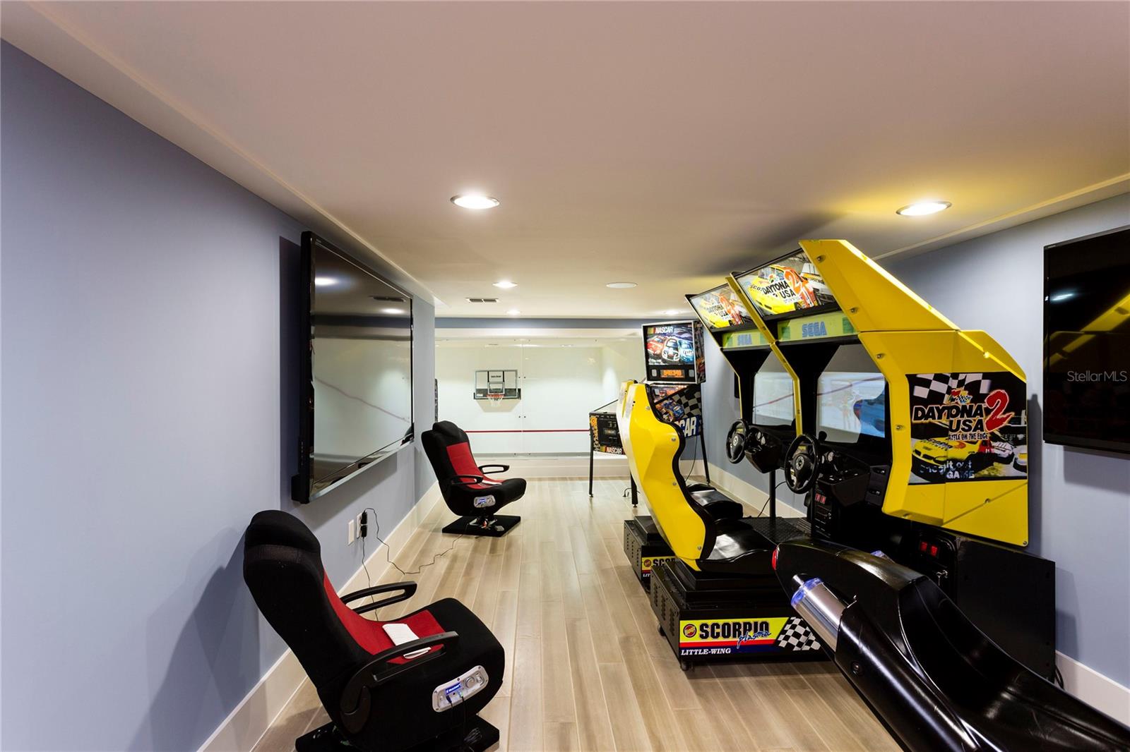 Listing photo id 63 for 905 Golden Bear Drive