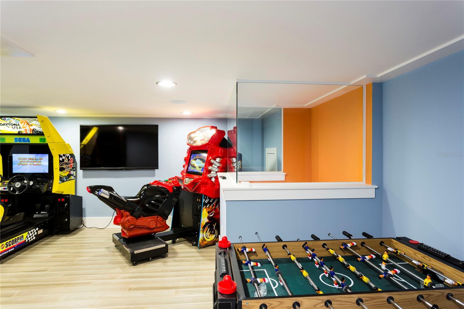 Listing photo id 64 for 905 Golden Bear Drive