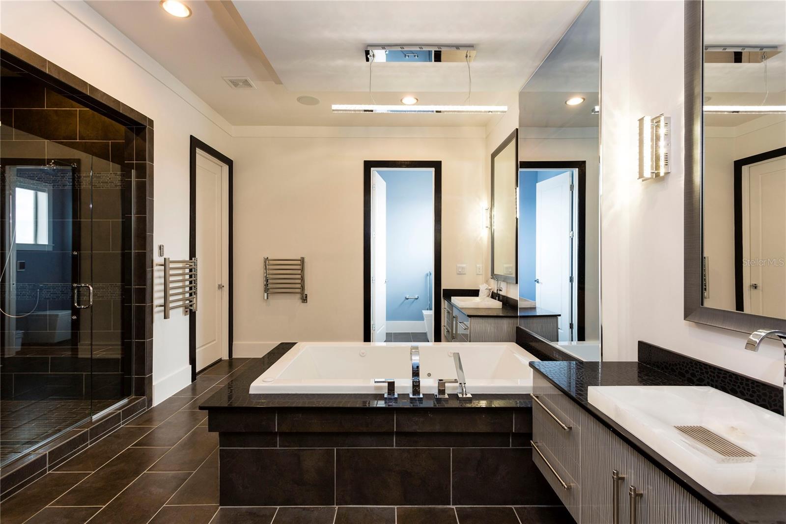 Listing photo id 71 for 905 Golden Bear Drive