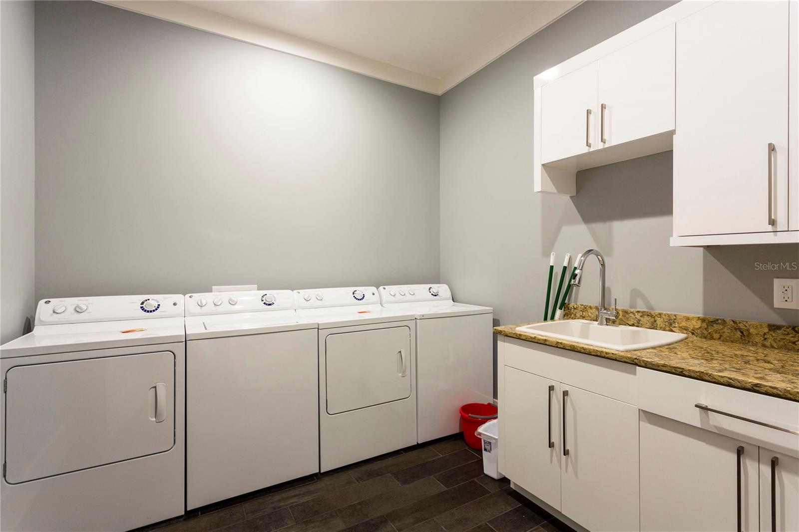 Listing photo id 76 for 905 Golden Bear Drive