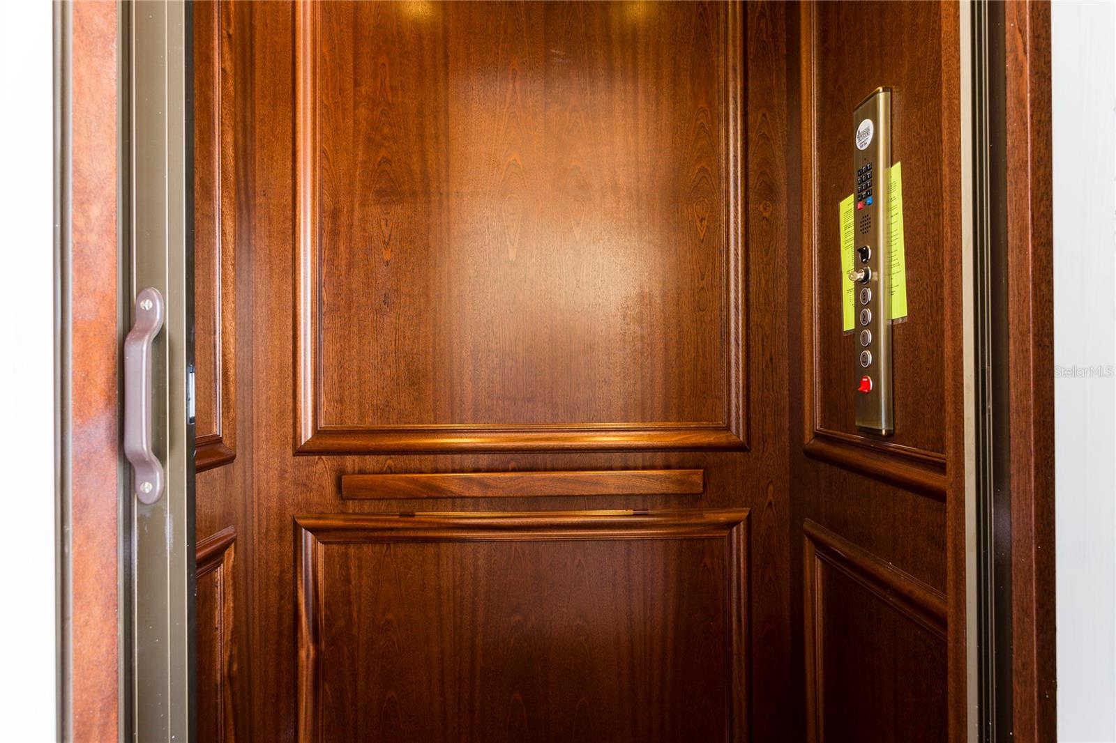 Listing photo id 77 for 905 Golden Bear Drive