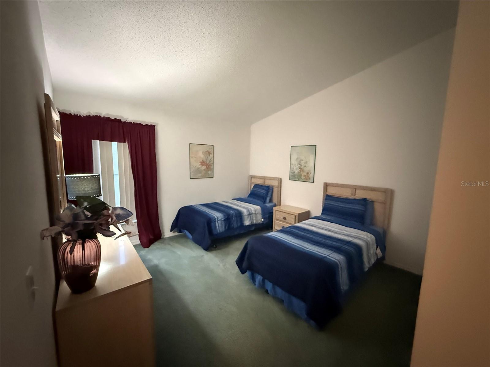 Image 16 of 20 For 137 Julliard Boulevard