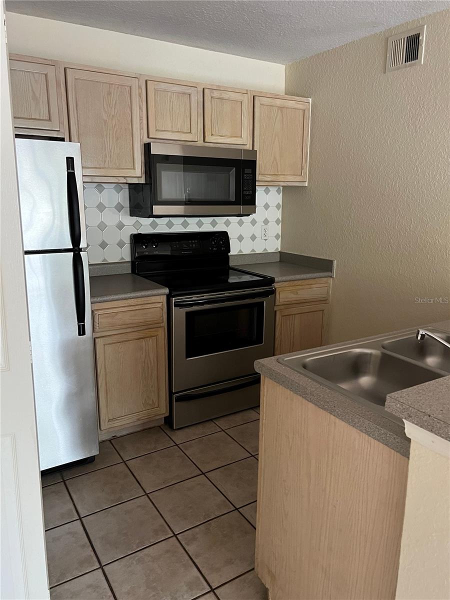 Image 3 of 14 For 8939 Latrec Avenue 1203