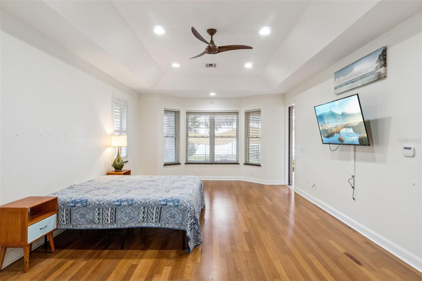 Image 18 of 66 For 6358 Oak Shore Drive