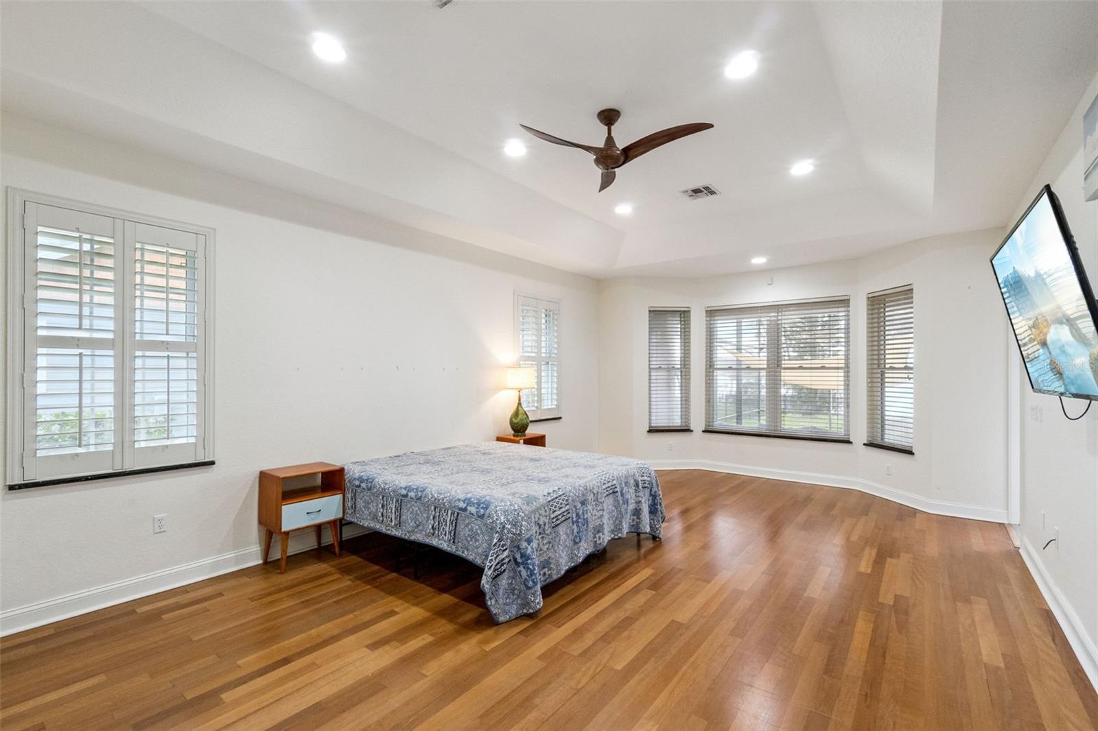 Image 20 of 66 For 6358 Oak Shore Drive