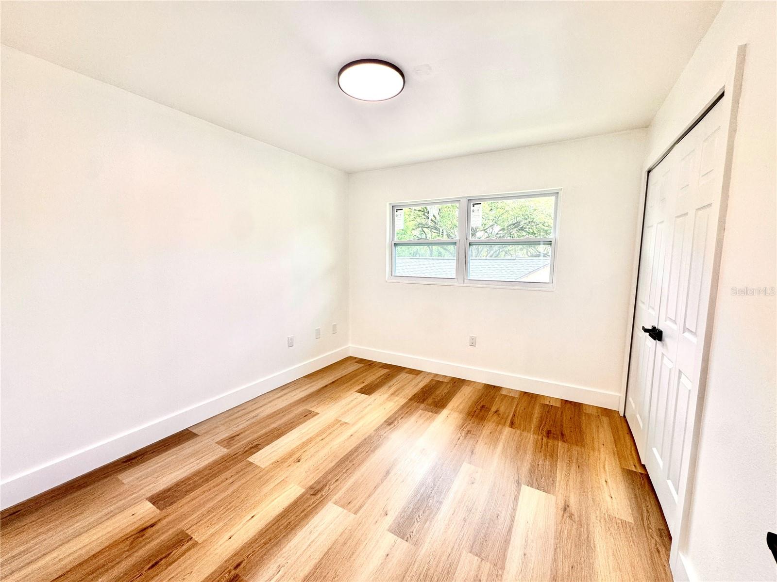 Image 11 of 16 For 14 Glendale Drive