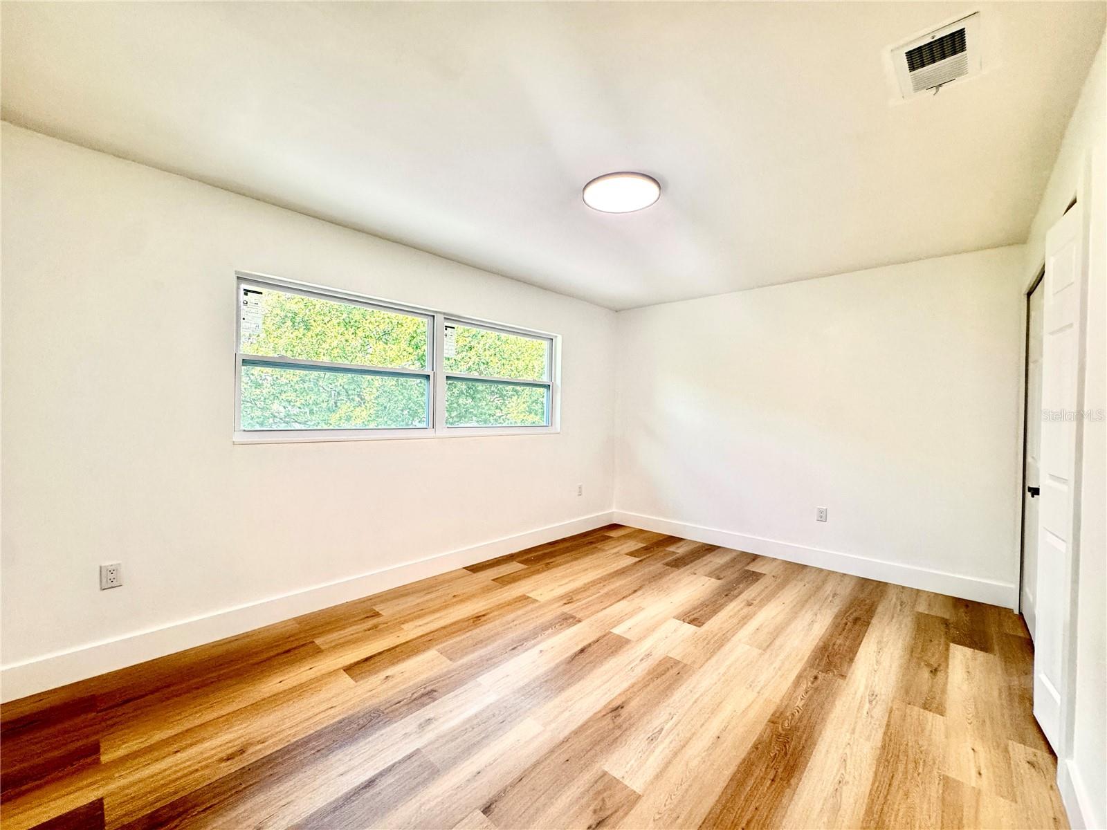 Image 9 of 16 For 14 Glendale Drive