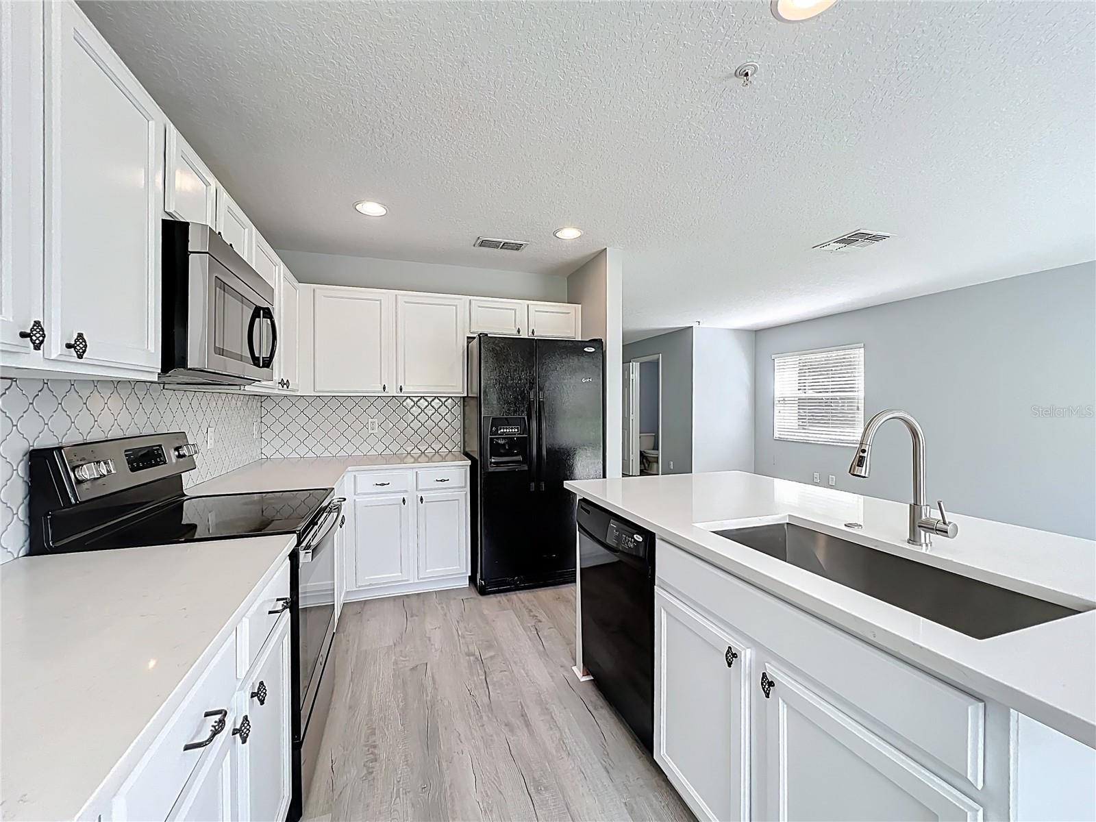 Image 5 of 58 For 13430 Southmeadow Dr  138