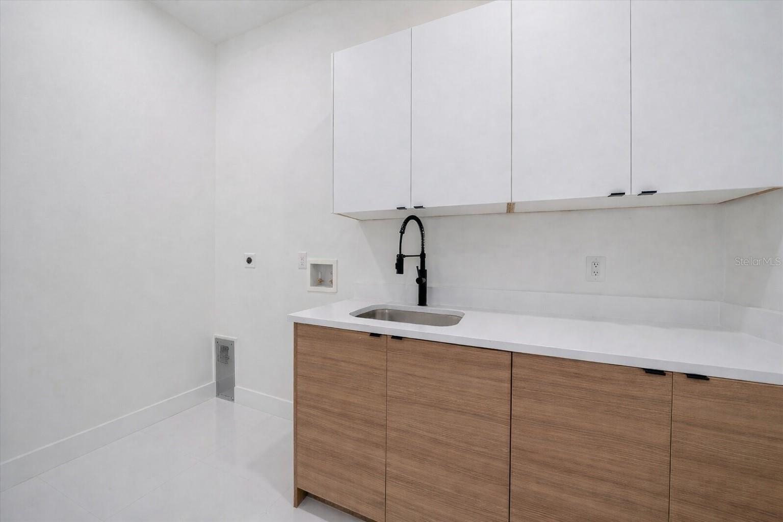 Image 17 of 19 For 2441 Webber Street