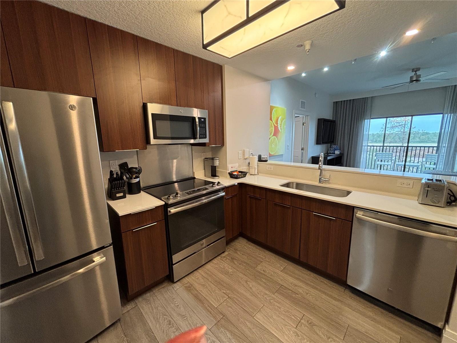 Image 4 of 40 For 14501 Grove Resort Avenue 2532