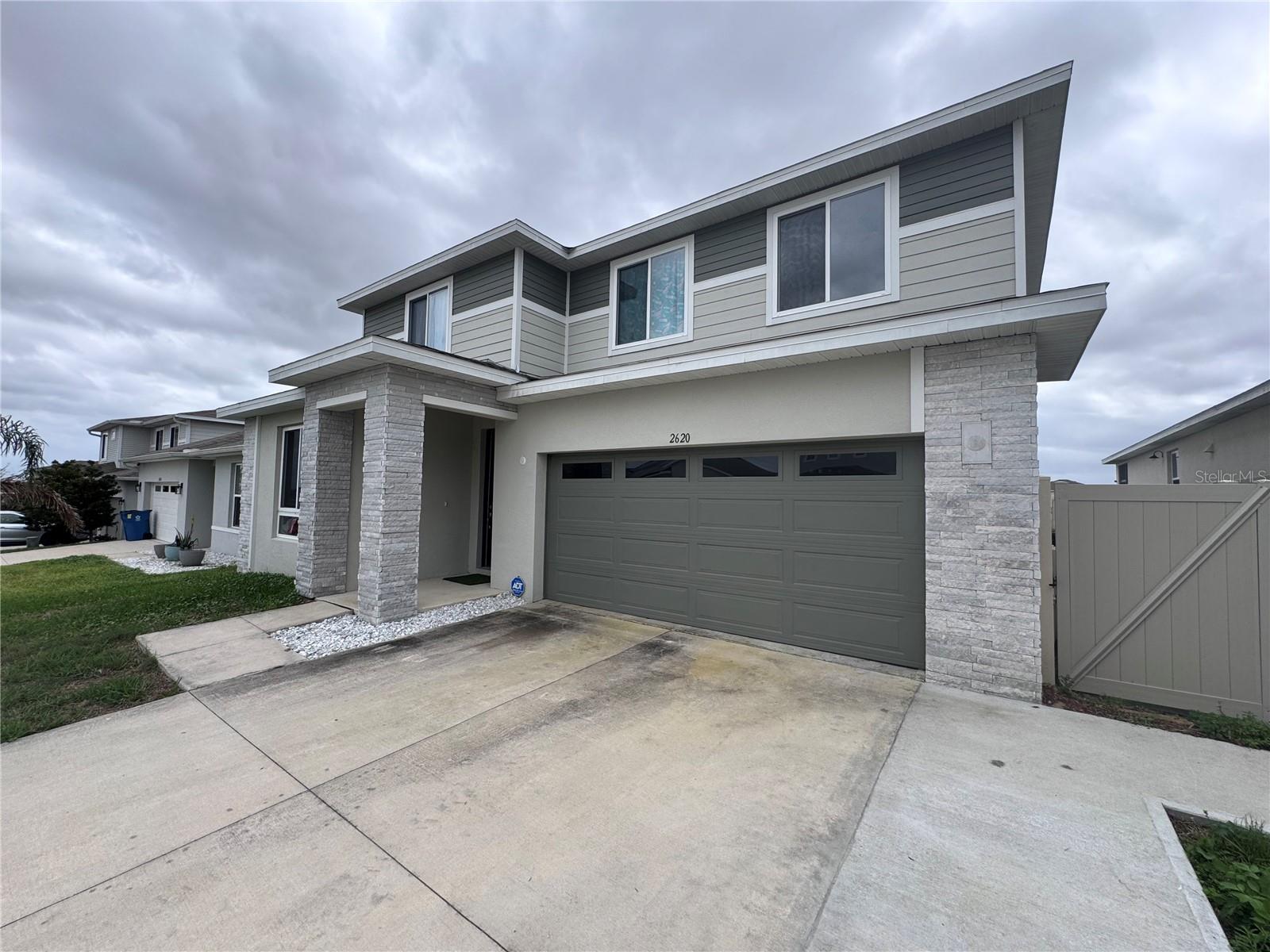 Image 3 of 5 For 2620 Magnolia Avenue