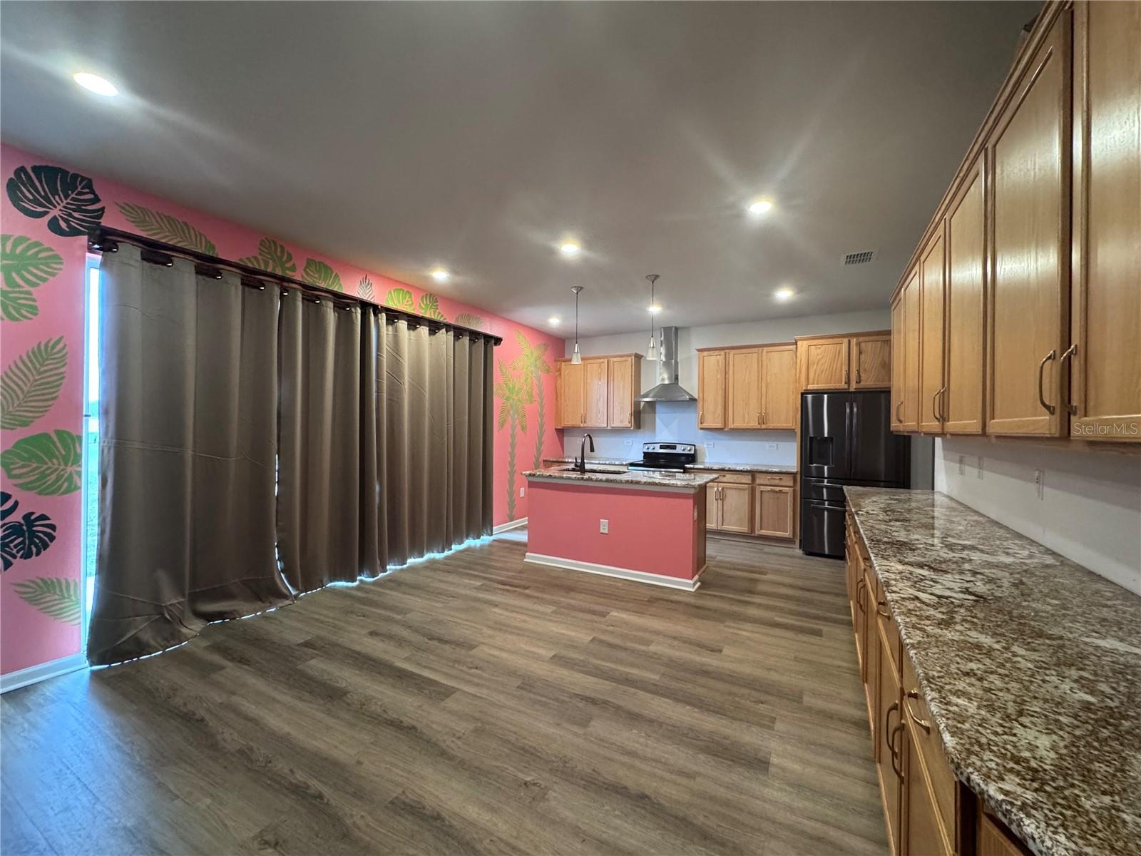 Image 4 of 5 For 2620 Magnolia Avenue