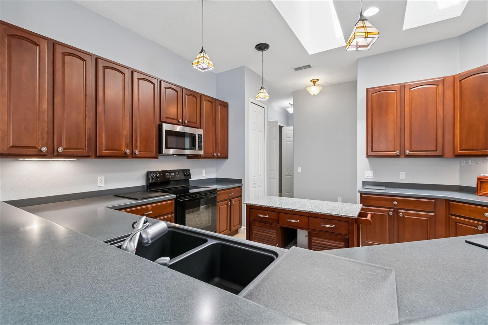 Image 18 of 70 For 112 Sevilla Court