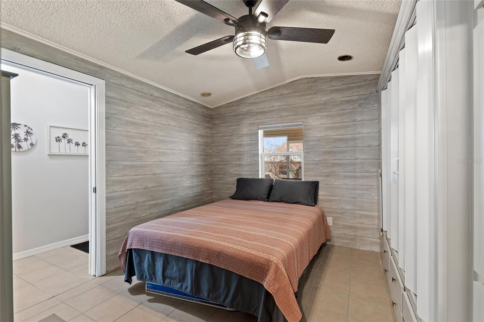 Image 16 of 47 For 160 Eagle Ct