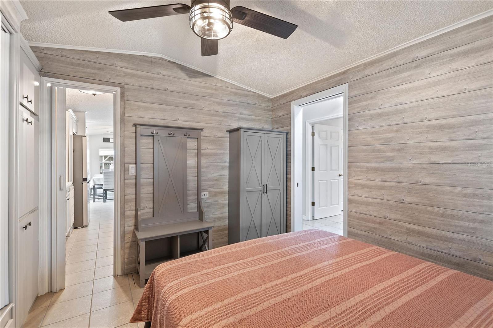 Image 17 of 47 For 160 Eagle Ct