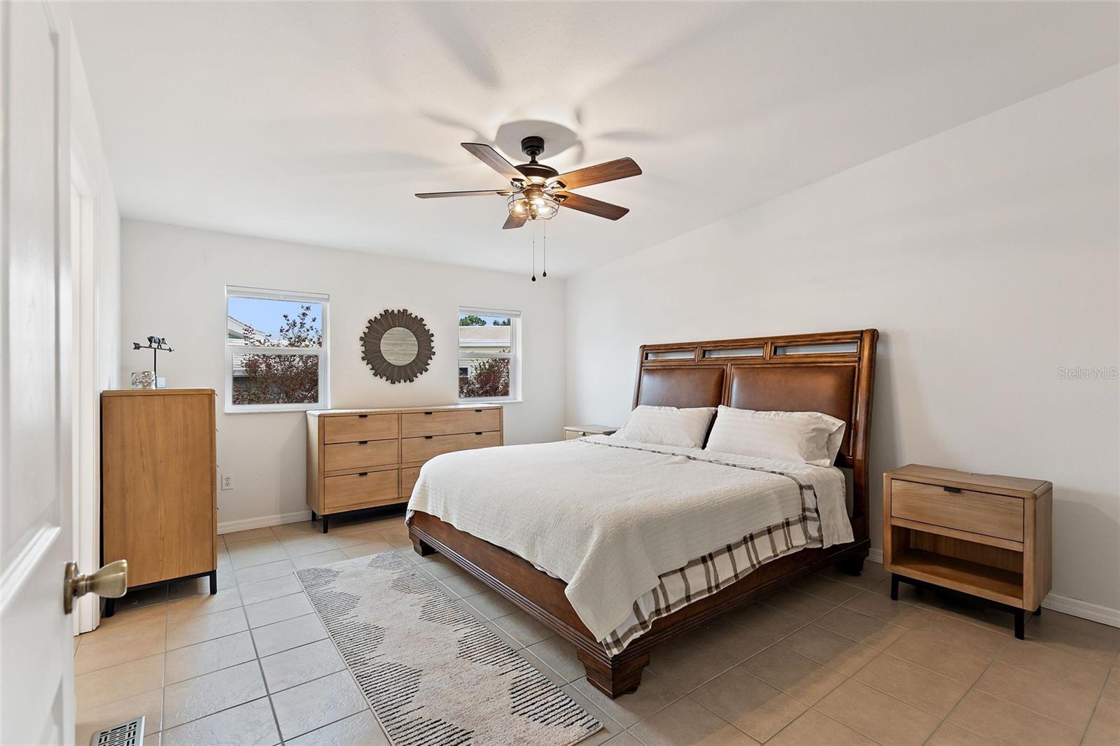 Image 4 of 47 For 160 Eagle Ct