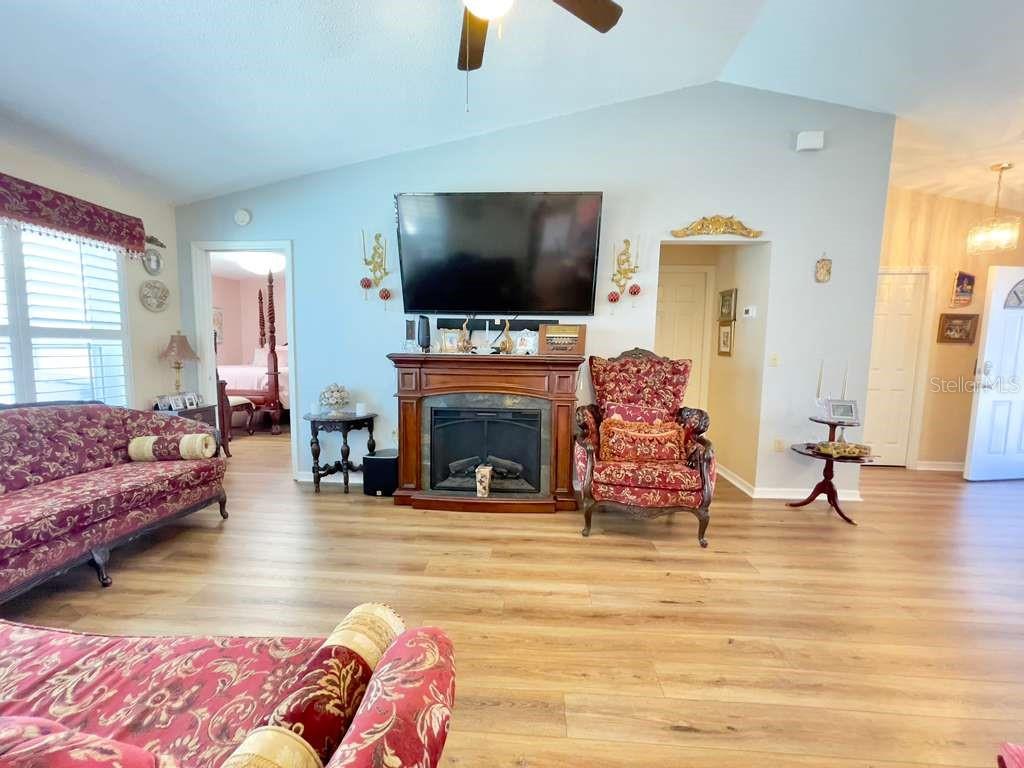 Image 17 of 44 For 6323 Silver Lakes Drive E