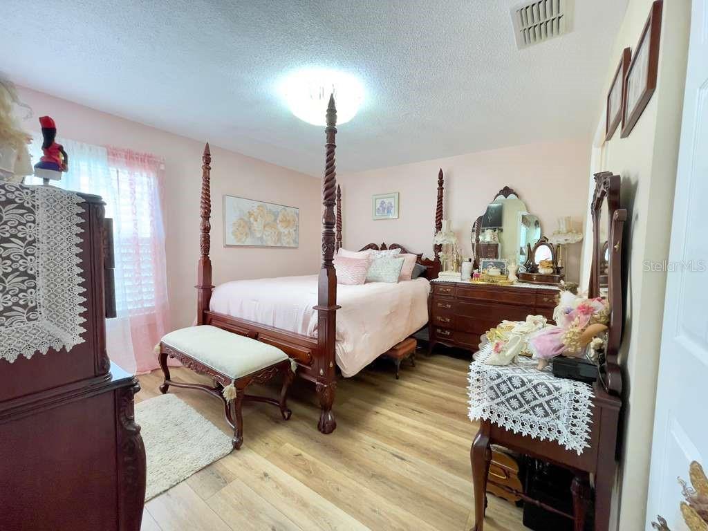 Image 20 of 44 For 6323 Silver Lakes Drive E