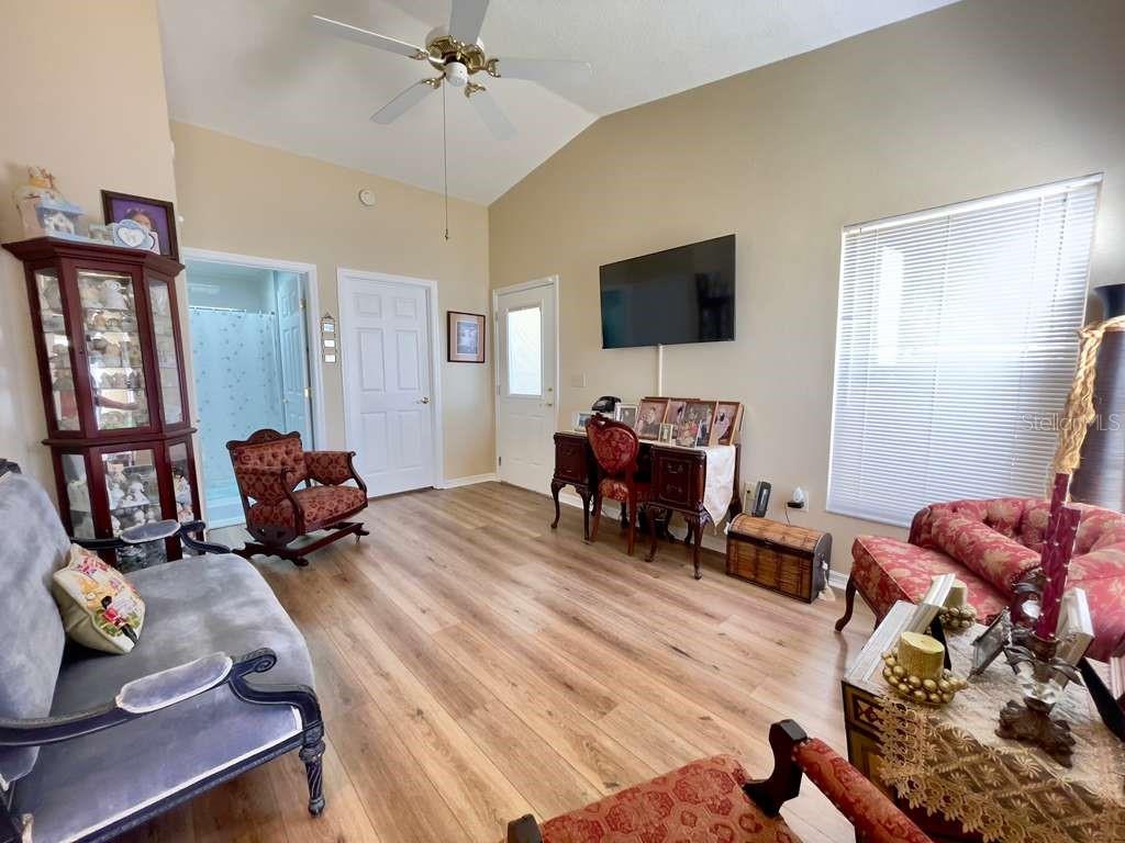 Image 21 of 44 For 6323 Silver Lakes Drive E