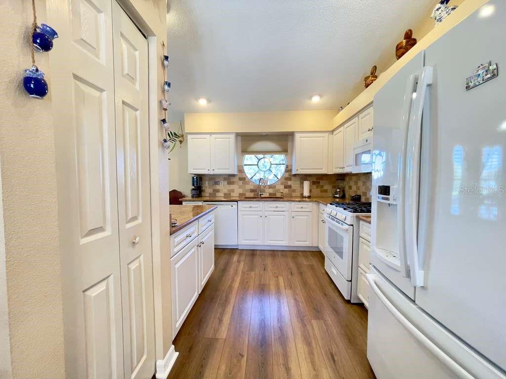 Image 3 of 44 For 6323 Silver Lakes Drive E