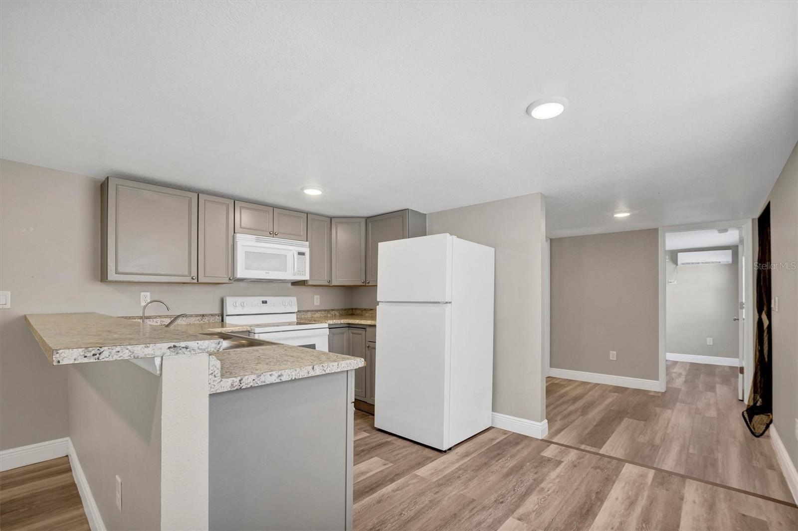 Image 11 of 37 For 3800 Lake Ellen Drive