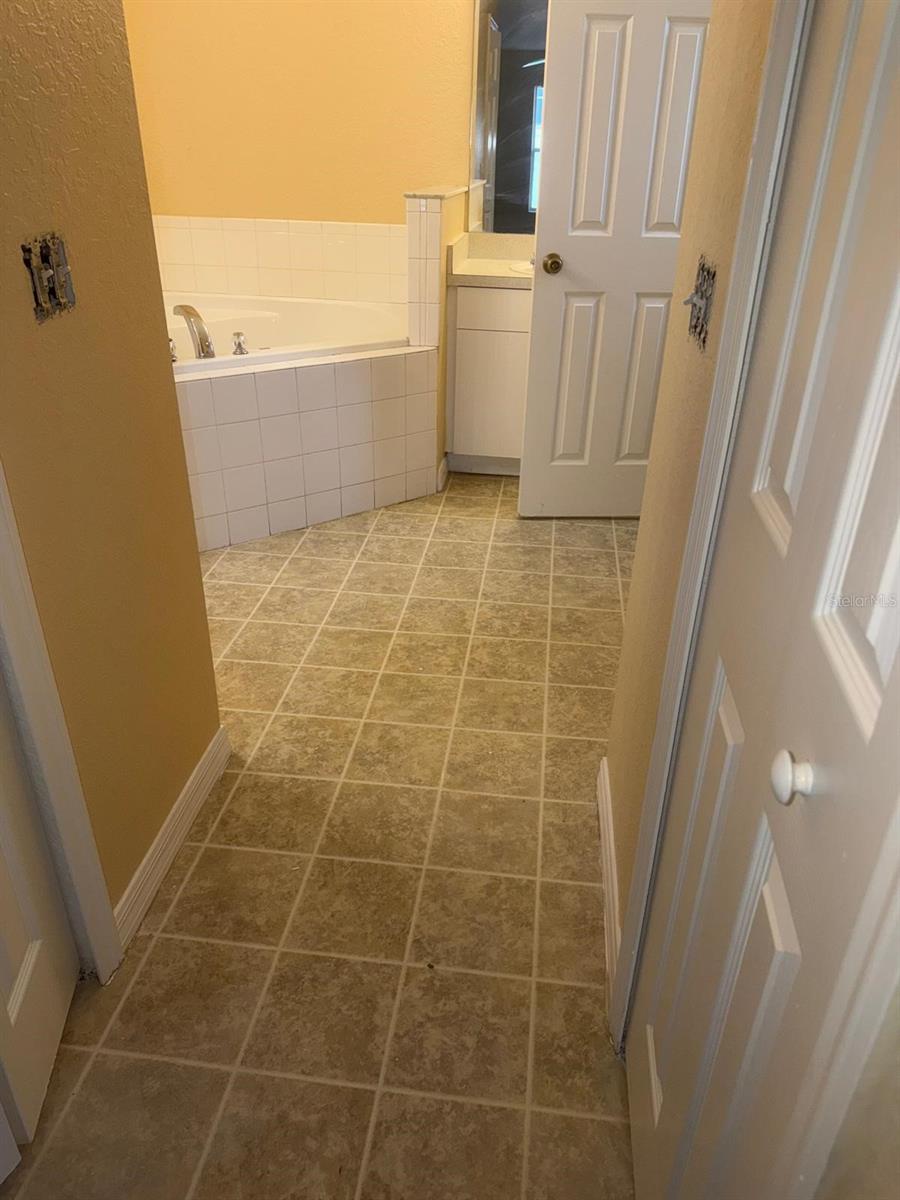 Image 17 of 19 For 8 Sawfish Court