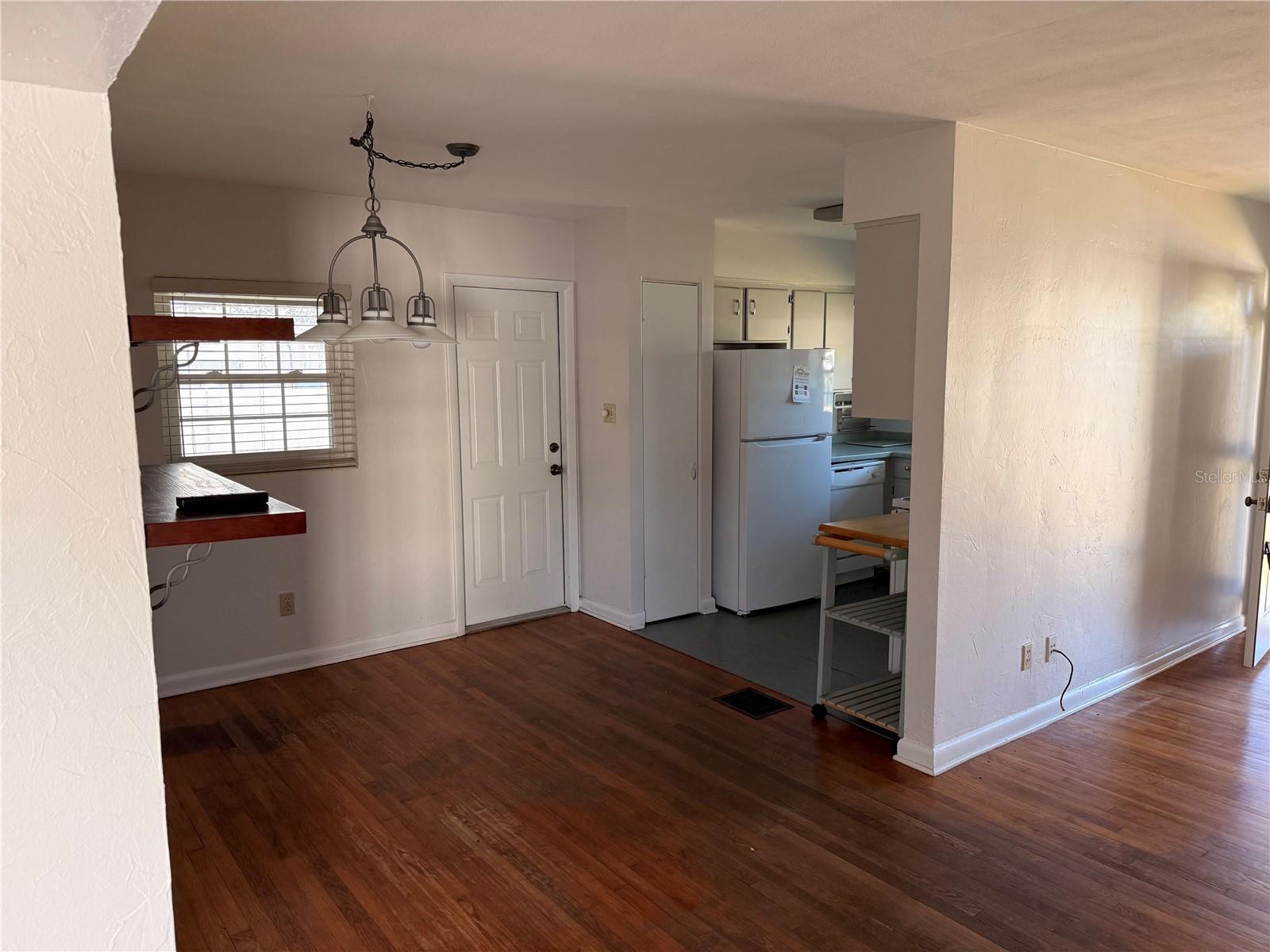 Image 4 of 25 For 2846 Euston Road