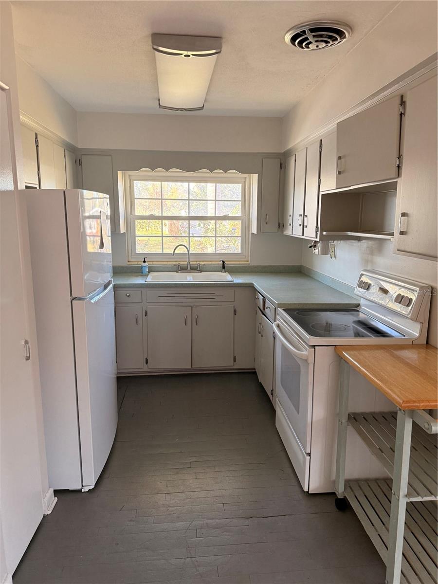 Image 8 of 25 For 2846 Euston Road