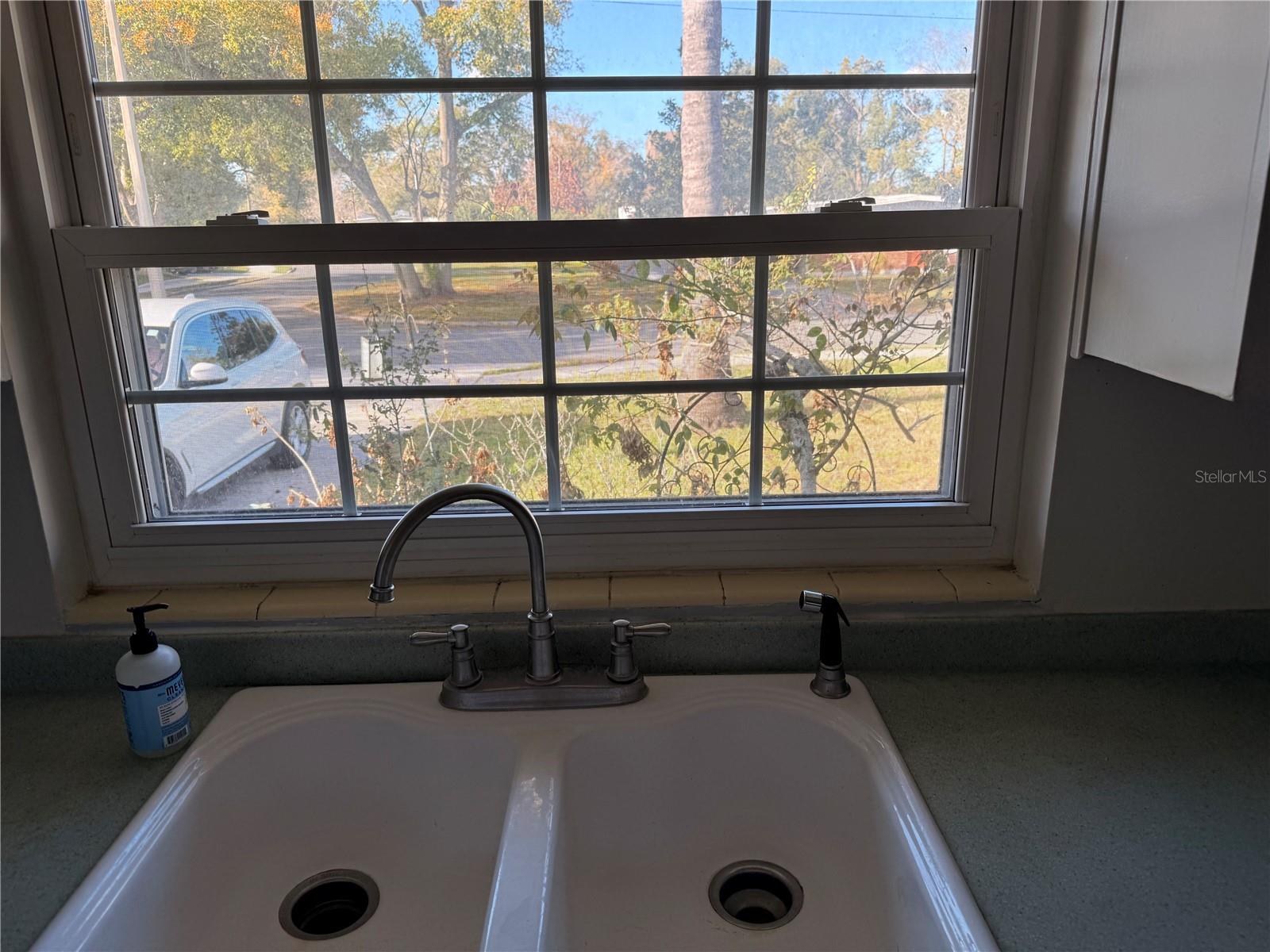 Image 9 of 25 For 2846 Euston Road