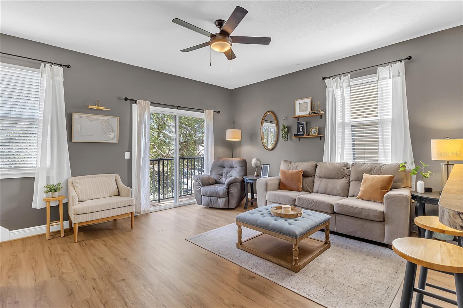 Image 12 of 30 For 28 Esther Street E