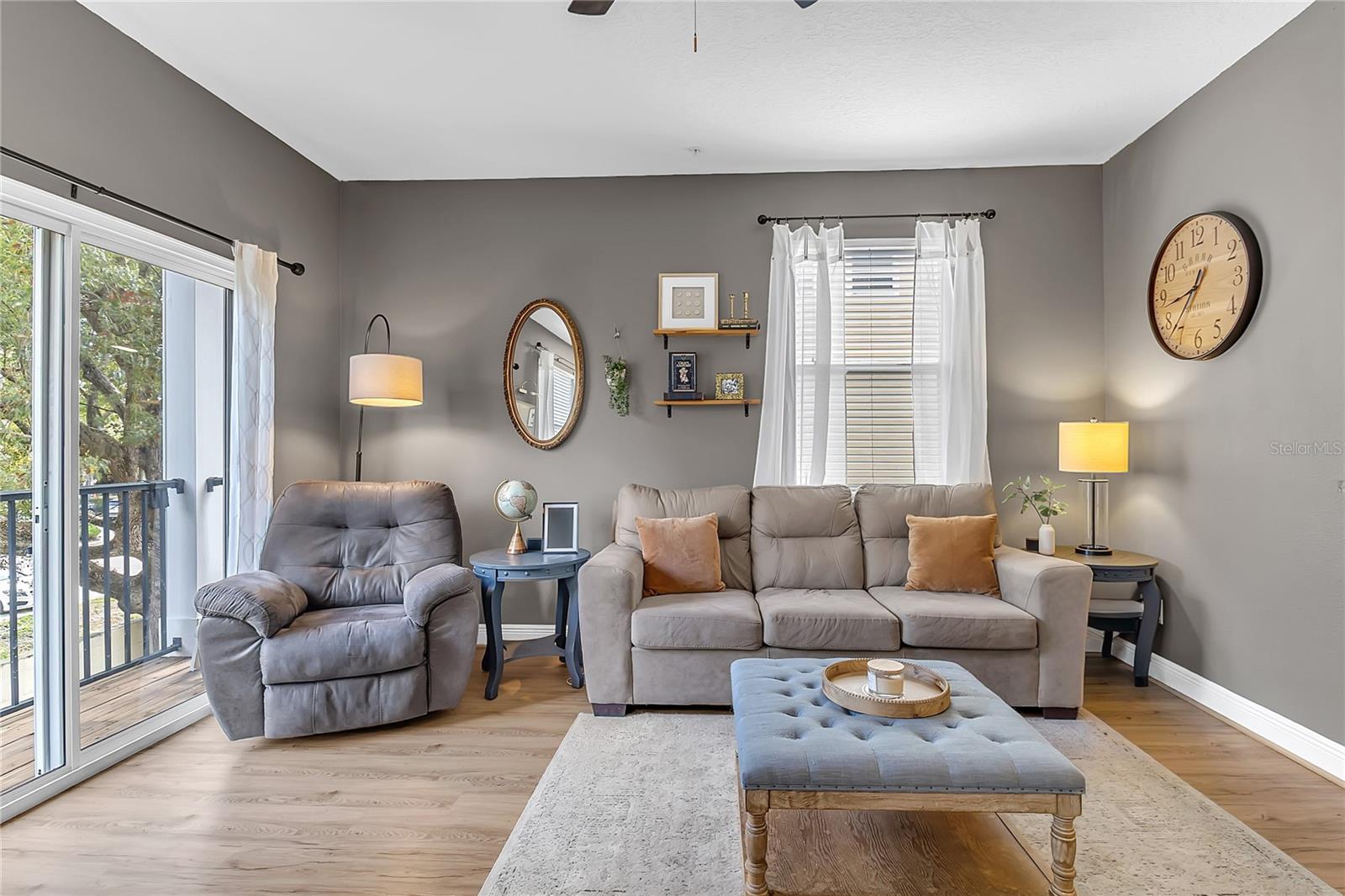 Image 13 of 30 For 28 Esther Street E