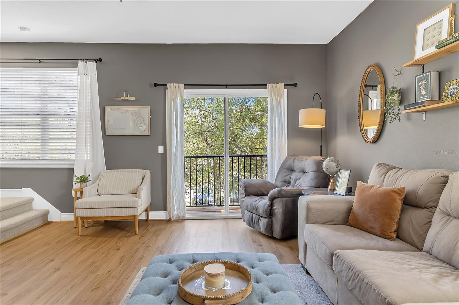 Image 14 of 30 For 28 Esther Street E